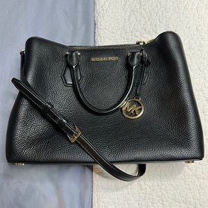 Michael Kors, black leather purse